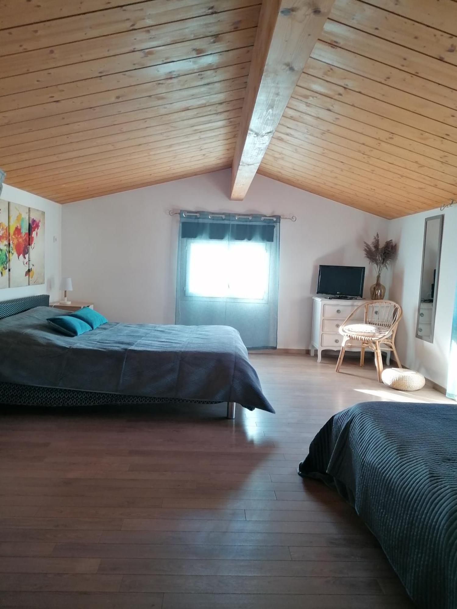 Chambre Familiale "Le Pecher" Saillans  Стая снимка